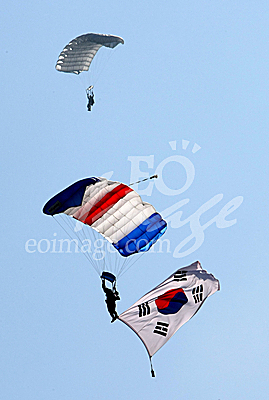 사회/국군의날/이명박/군인/특전사/육군/해군/공군/해병대/항공기/블