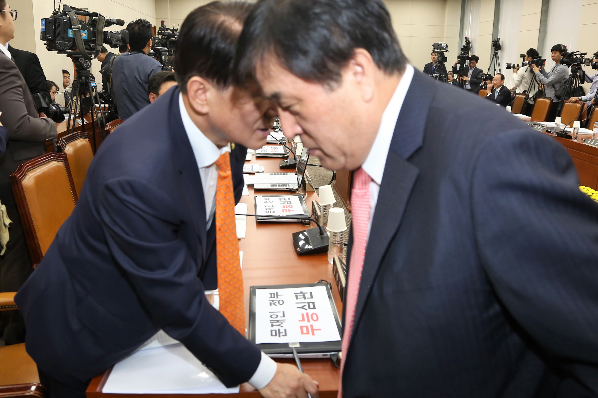 정치;국회;국정감사;자유한국당;노트북피켓
