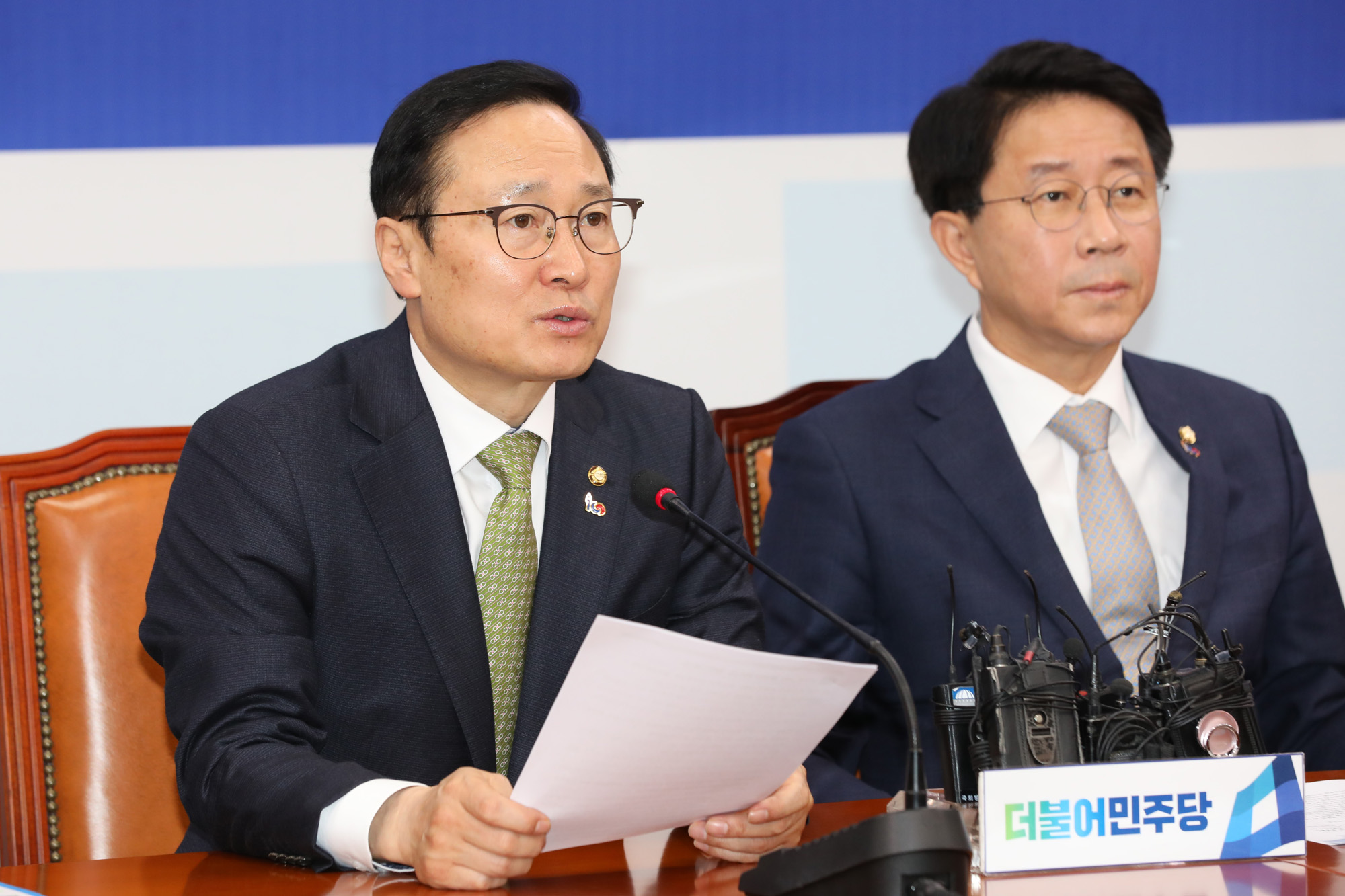 더불어민주당원내대책회의;홍영표원내대표