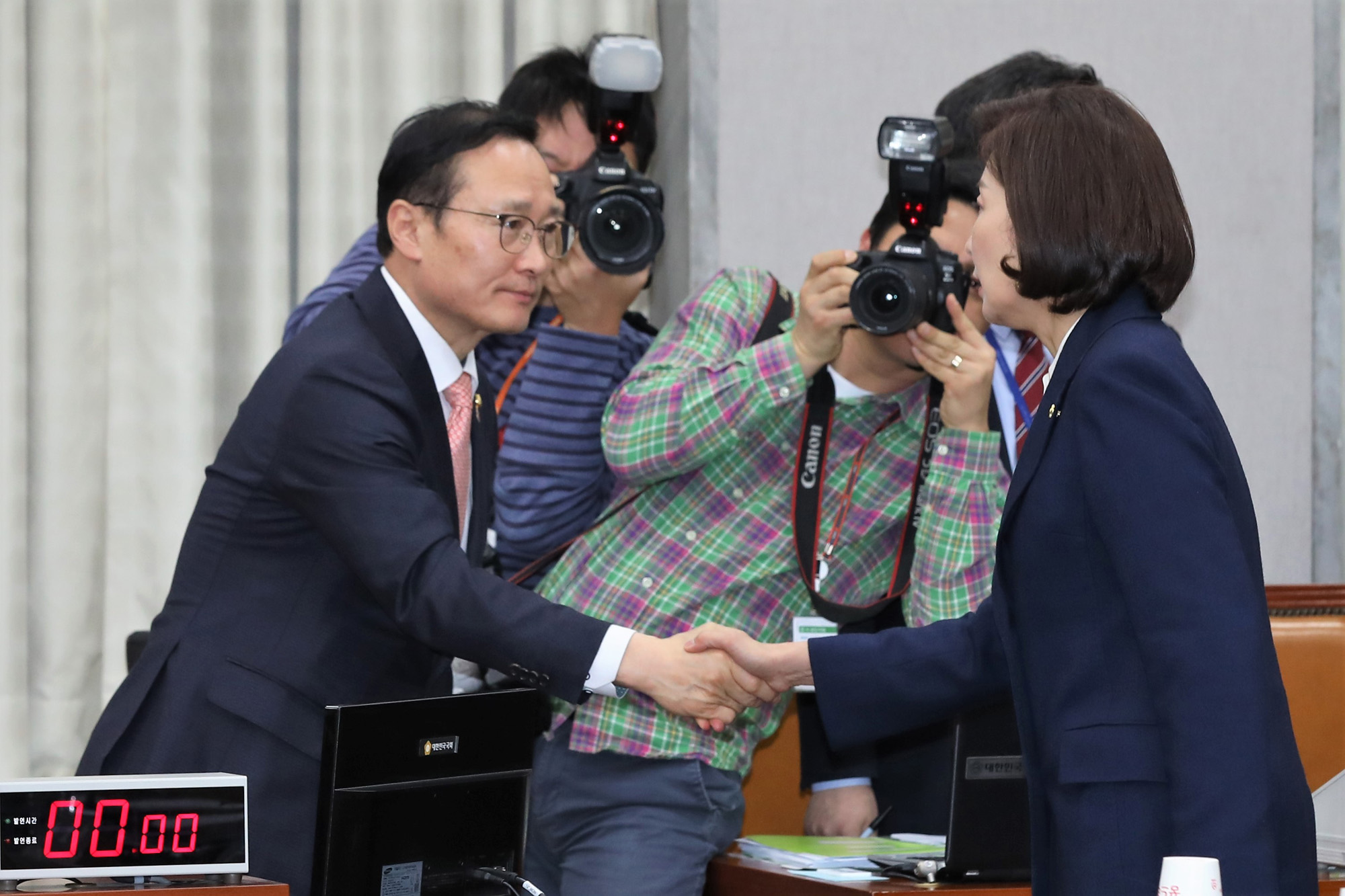국회운영위원회;나경원원내대표;홍영표원내대표