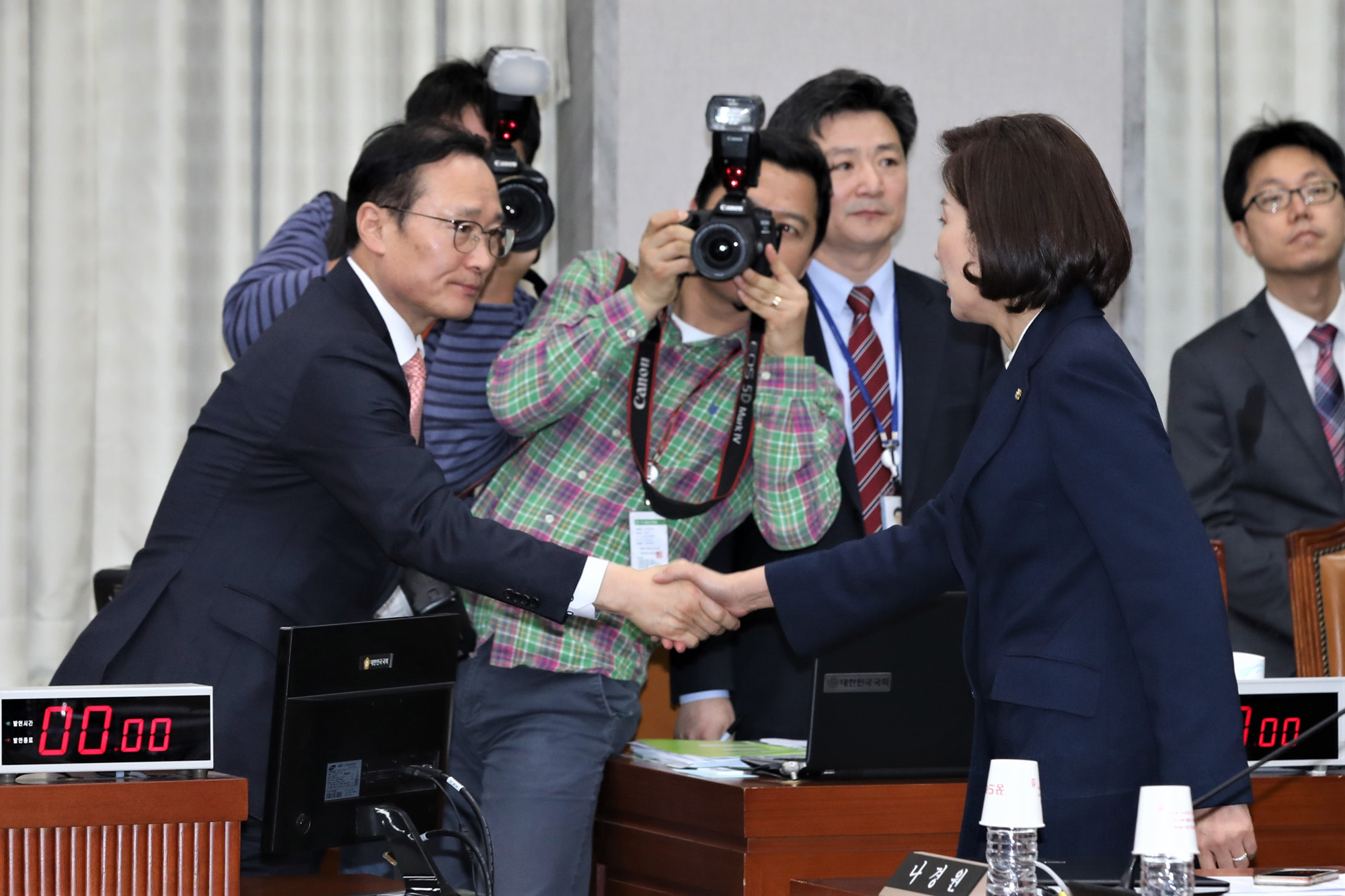 국회운영위원회;나경원원내대표;홍영표원내대표