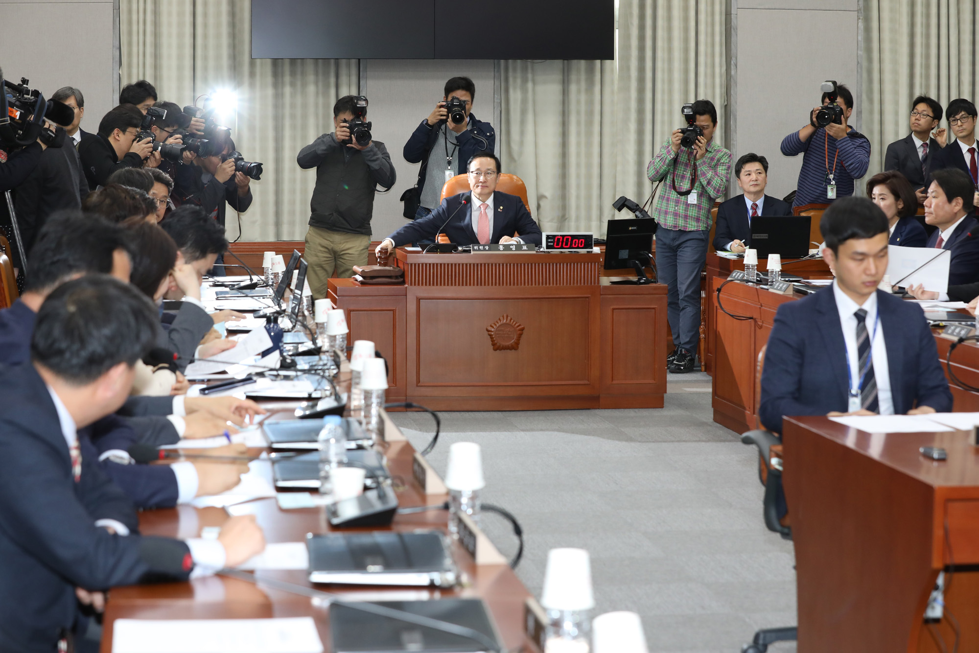 국회운영위원회;홍영표원내대표