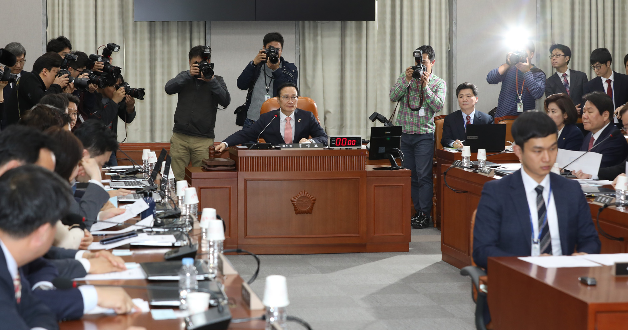 국회운영위원회;홍영표원내대표