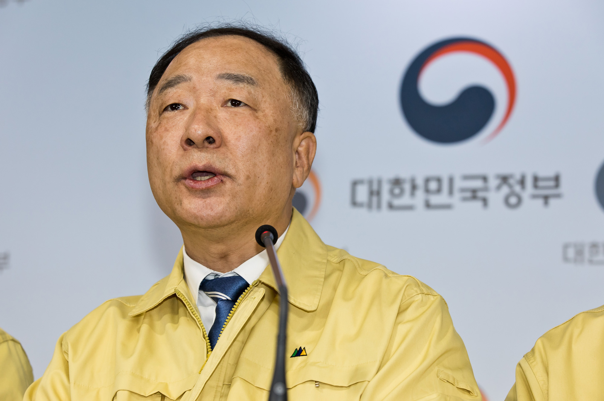 경제;정부;문재인정부;홍남기;부총리;기획재정부장관;코로나19;신종코로나바이러스감염증;민생경제종합대책;정부서울청사