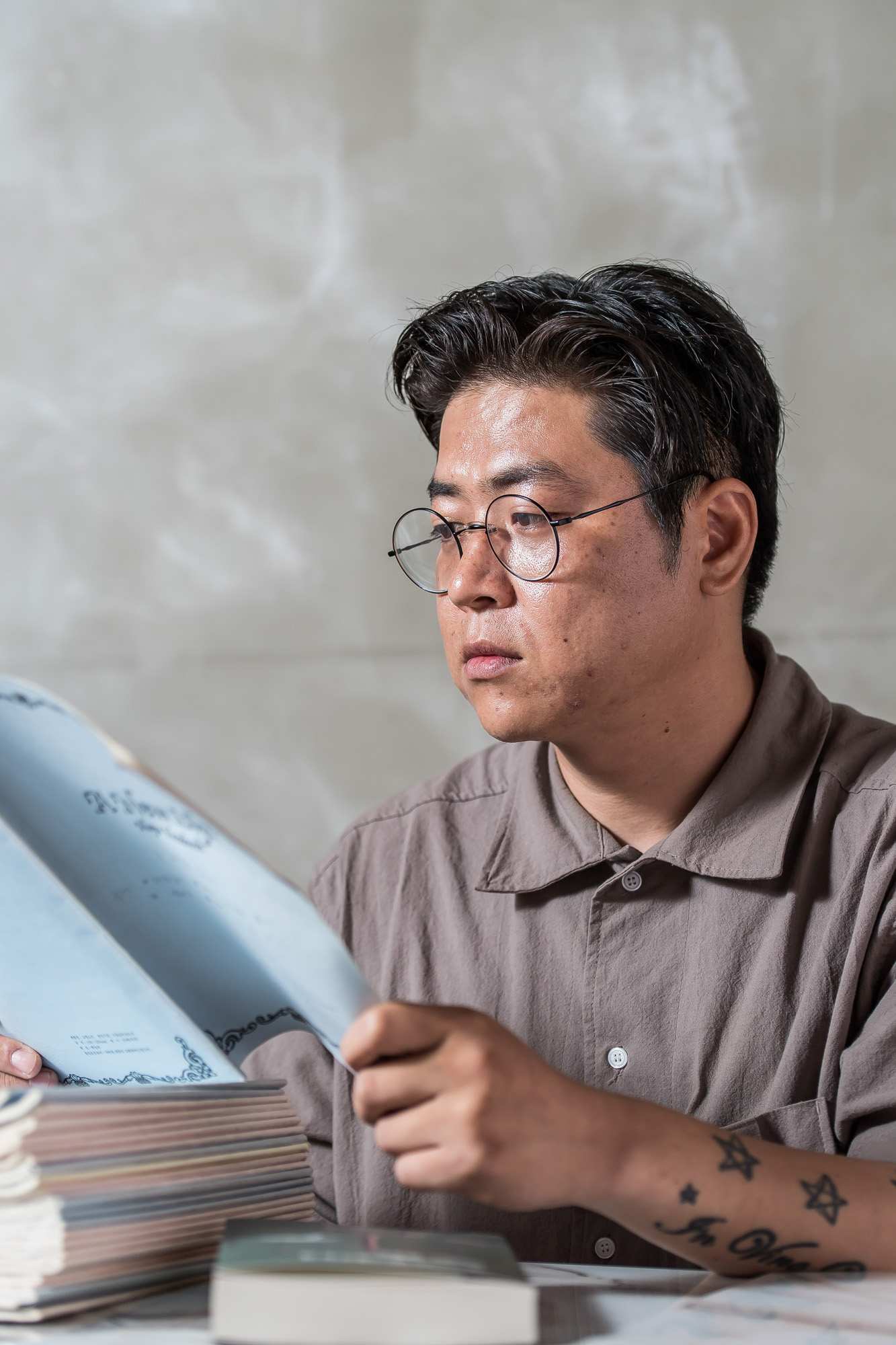 사회;인물;마약;마약밀수;일상속스며든마약;임제훈;1그램의무게;소설가;작가;임제훈작가;실화소설;마약판매;캄보디아마약;자살인도자;자전소설