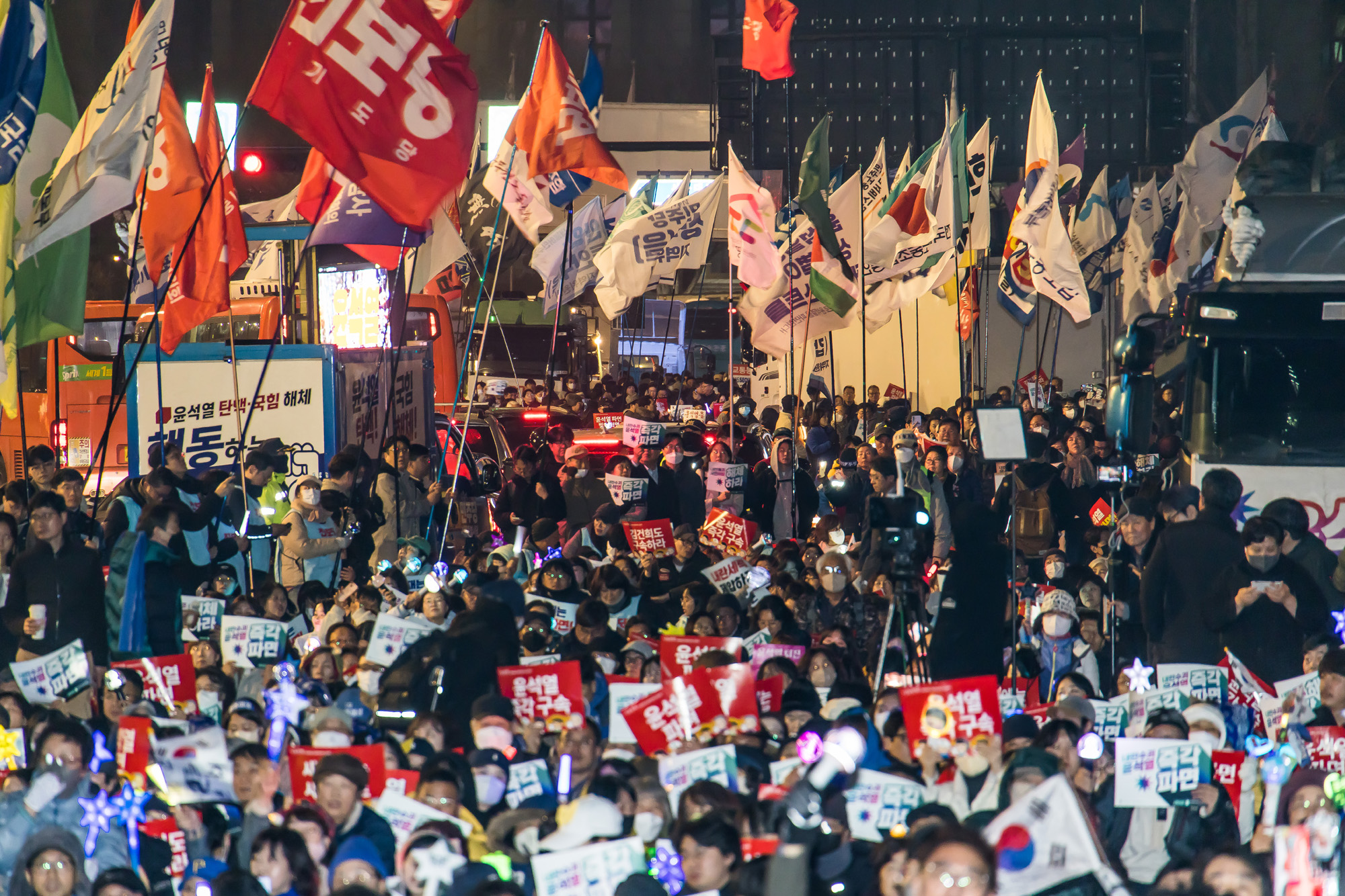 사회;집회;시위;정치;민주당;더불어민주당;내란수괴윤석열즉각파면긴급행동;박찬대원내대표;윤석열즉각퇴진사회대개혁비상행동;윤석열파면촉구집회